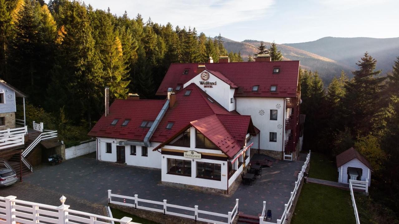 Wellland Hotel Yaremche Exterior photo
