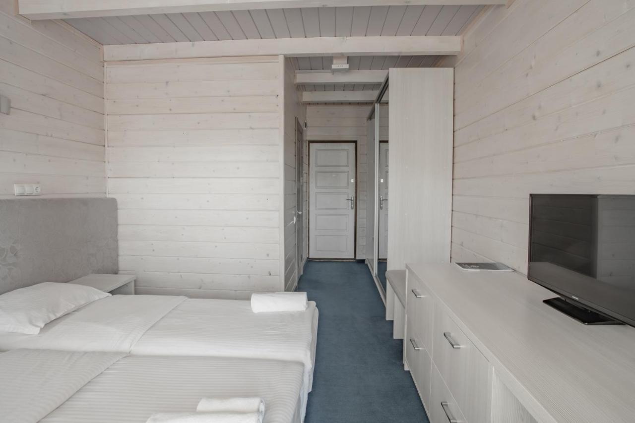 Wellland Hotel Yaremche Exterior photo