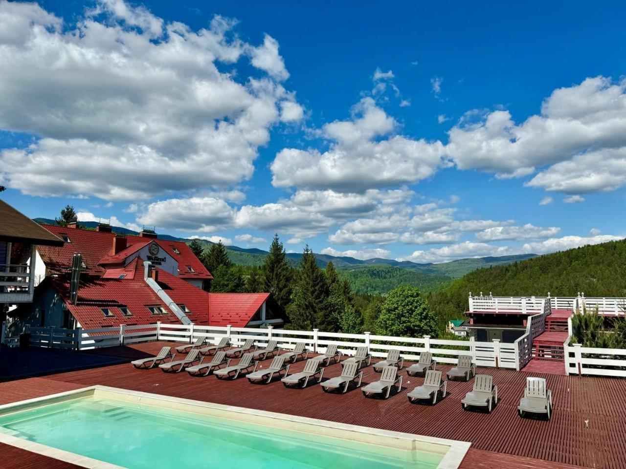 Wellland Hotel Yaremche Exterior photo